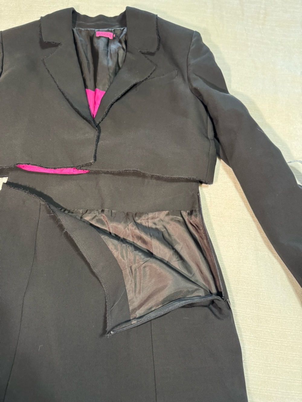 HADERA Mini Dress From The Brand GAUGE81, look like two pieces Suit. - Picture 11 of 12